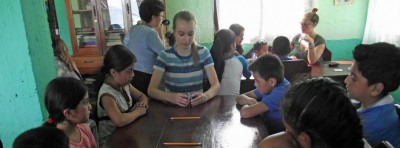 Estudiantes haciendo trabajo voluntario en el proyecto la Pedrera, Quetzaltenango.